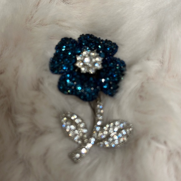 Elegant Blue and Silver Floral Brooch - Picture 3 of 7